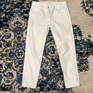 White mid rise Levi Jeans